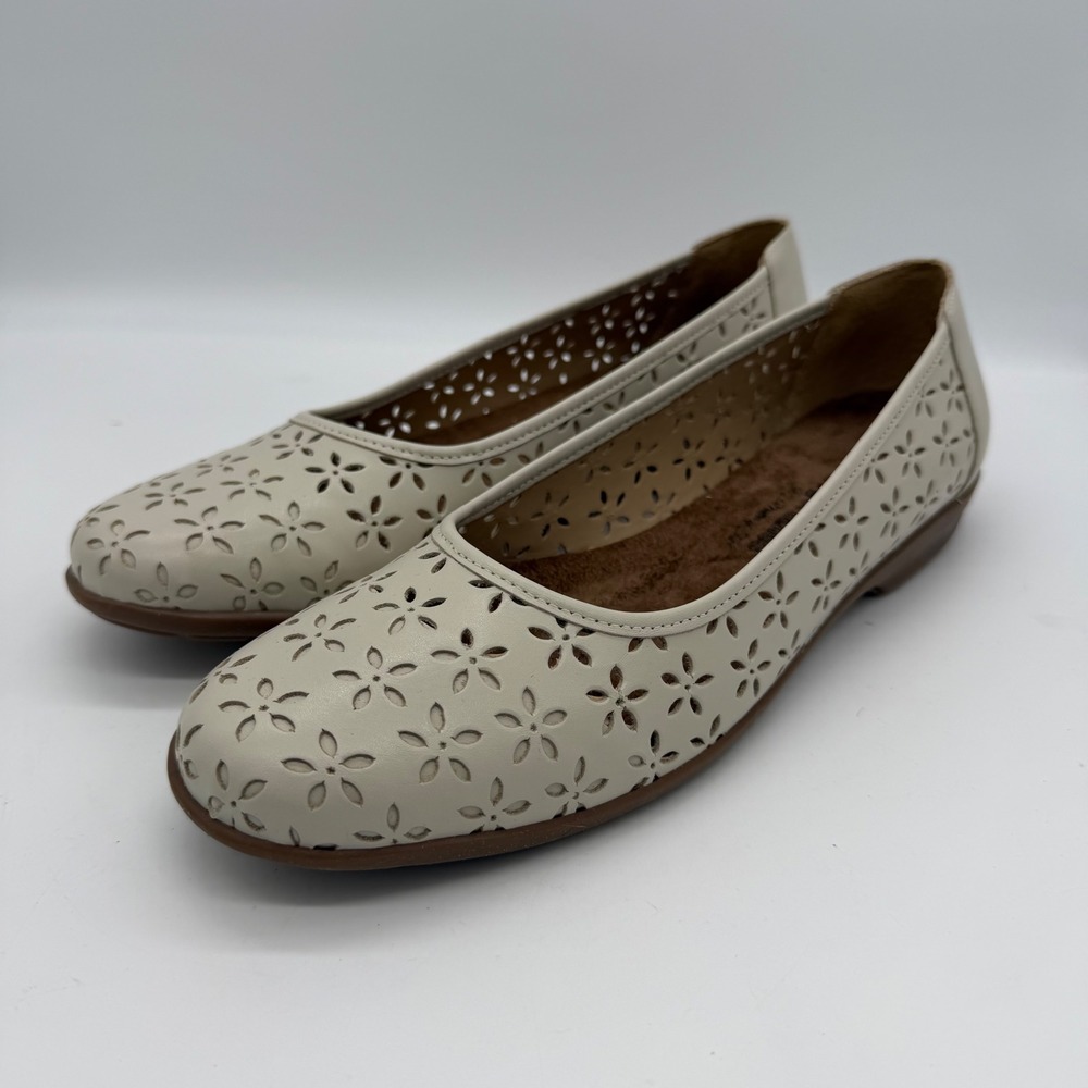 Walking Cradles Womens 9.5 Bone Leather Perforated Floral Comfort Flats